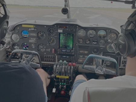 G-ARJU – Piper Apache Instrument Panel