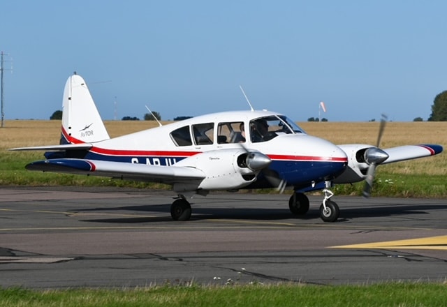G-ARJU – Piper Apache
