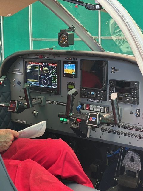 G-BGKU – Piper Arrow III Instrument Panel
